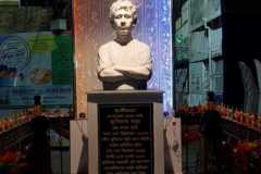 1_Iconic-Statue-Bubble-Fountain